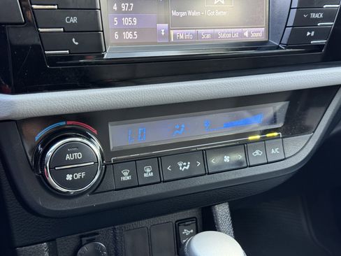 Used 2016 Toyota Corolla LE image 26