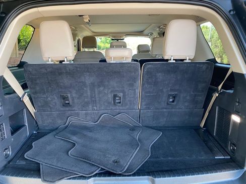 Used 2024 Ford Expedition Limited AWD/4WD image 12