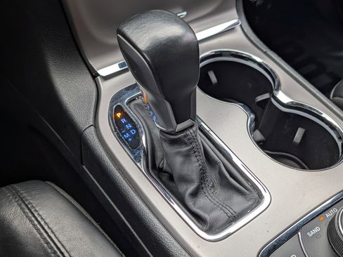 Used 2019 Jeep Grand Cherokee Limited w/ Luxury Group II AWD/4WD image 24