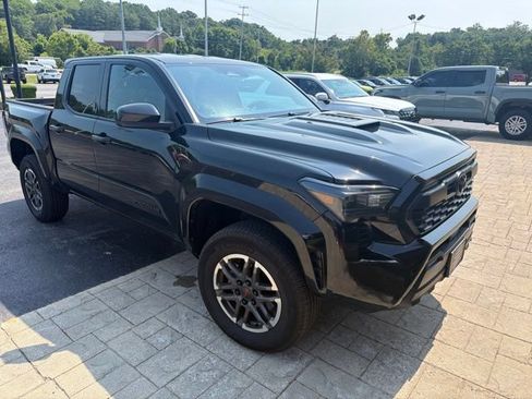 Used 2026 Toyota Tacoma TRD Sport AWD/4WD image 2