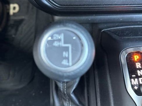 Used 2025 Jeep Wrangler Unlimited Sport AWD/4WD image 32