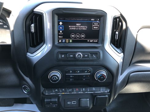 Used 2024 Chevrolet Silverado 1500 Custom Trail Boss AWD/4WD image 2