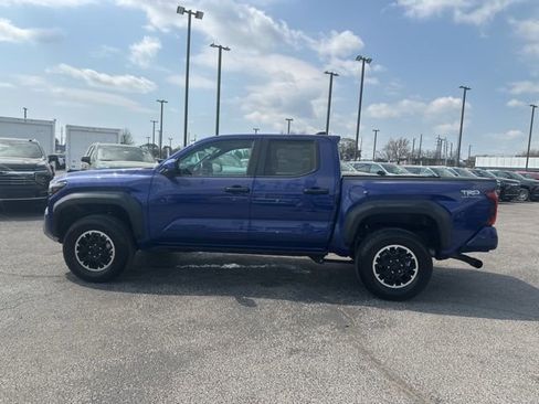 Used 2025 Toyota Tacoma TRD Off-Road AWD/4WD image 6