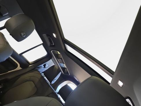 New 2026 Land Rover Defender 110 X-Dynamic SE AWD/4WD image 20