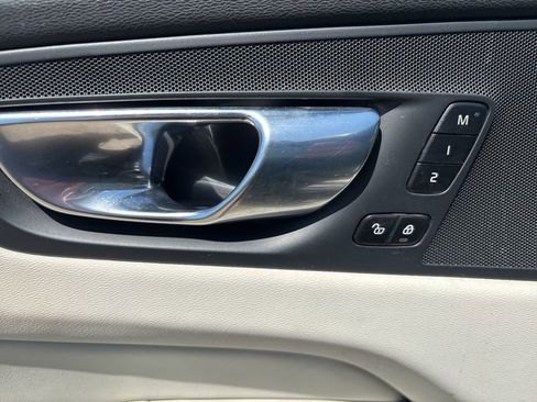 Certified 2023 Volvo XC60 B5 Core w/ Climate Package AWD/4WD image 18