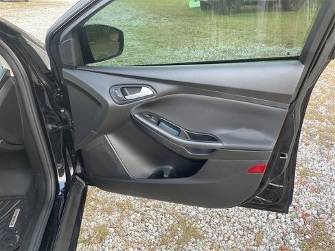 Used 2018 Ford Focus SEL image 25