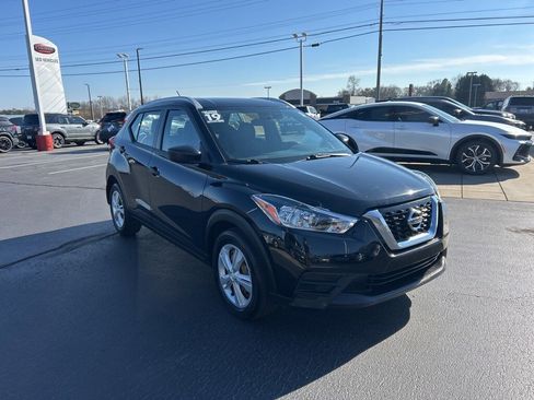 Used 2019 Nissan Kicks S image 19