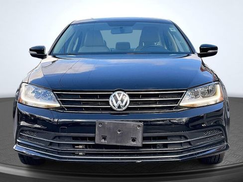 Used 2017 Volkswagen Jetta SE image 3