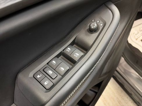 Certified 2023 Jeep Grand Cherokee Laredo AWD/4WD image 16