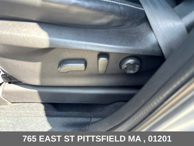 Used 2023 Subaru Ascent Limited w/ Technology Package AWD/4WD image 17