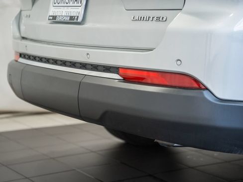 Used 2023 Jeep Grand Cherokee L Limited AWD/4WD image 9