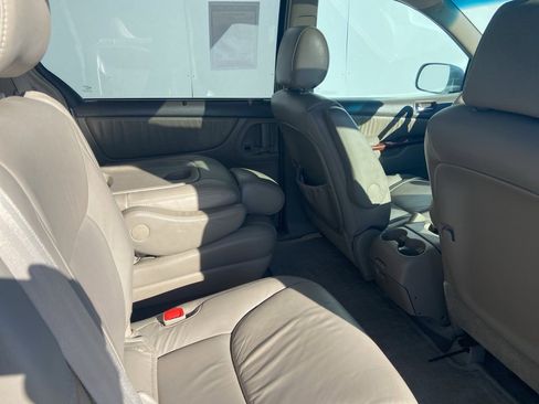 Used 2005 Toyota Sienna XLE image 7