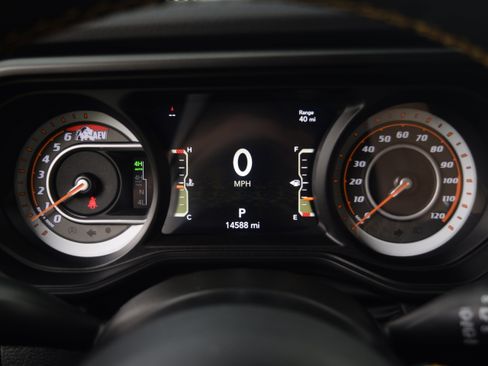 Used 2025 Jeep Wrangler Unlimited Rubicon 392 image 3