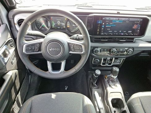 Used 2024 Jeep Wrangler Unlimited Sahara image 9