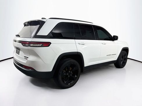 Used 2023 Jeep Grand Cherokee Limited w/ Luxury Tech Group II AWD/4WD image 7