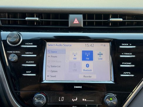 Used 2020 Toyota Camry SE FWD image 22