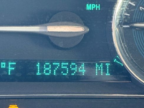 Used 2010 Chevrolet HHR LT image 12