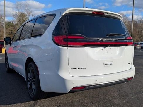 New 2026 Chrysler Pacifica Select image 9