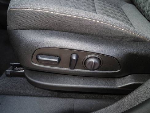 Used 2023 Chevrolet Equinox LT FWD image 24