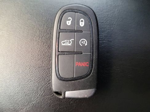 Used 2019 Jeep Cherokee Limited image 32