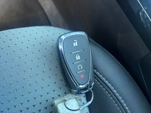 Used 2025 Chevrolet Trax LT image 21