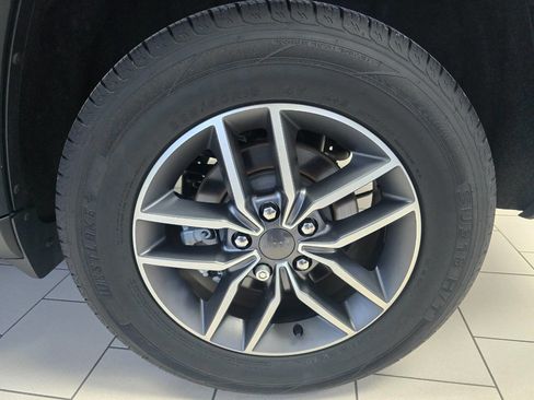 Used 2021 Jeep Grand Cherokee Limited image 21