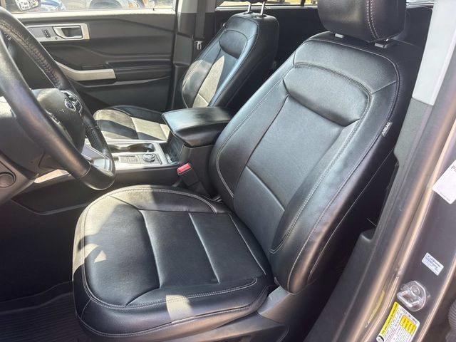 Used 2023 Ford Explorer Limited w/ Equipment Group 301A AWD/4WD image 29