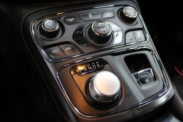 Used 2015 Chrysler 200 S w/ Comfort Group FWD image 15