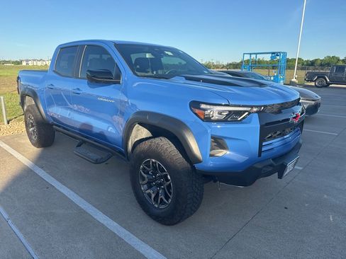 Used 2025 Chevrolet Colorado ZR2 w/ Technology Package AWD/4WD image 5