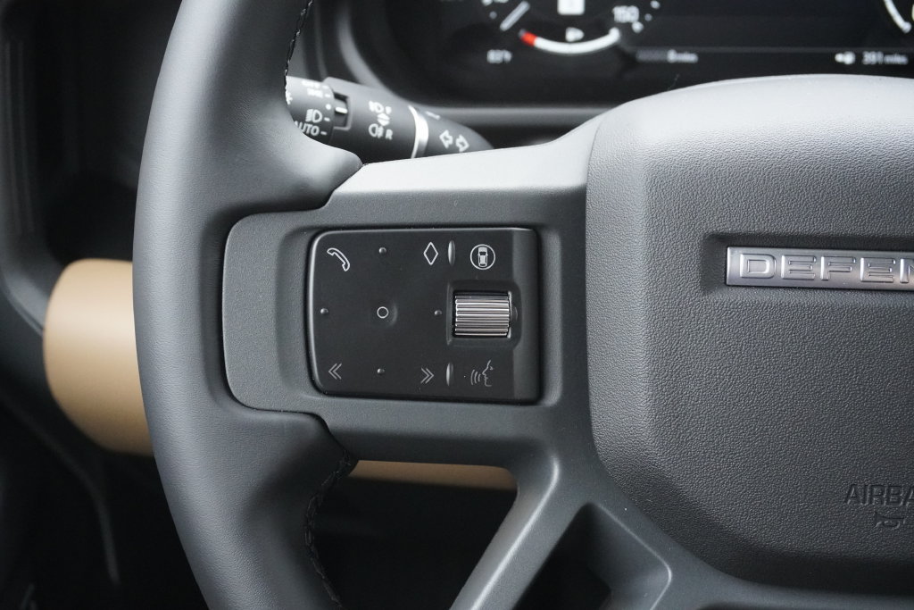 New 2026 Land Rover Defender 110 X-Dynamic SE AWD/4WD image 12