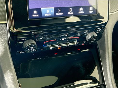 Used 2023 Jeep Grand Cherokee L Laredo image 15