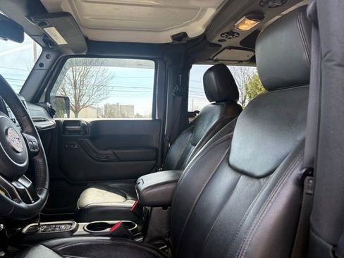 Used 2017 Jeep Wrangler Sahara image 24
