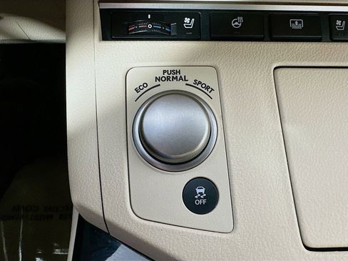 Used 2015 Lexus ES 350 w/ Ultra Luxury Package FWD image 41