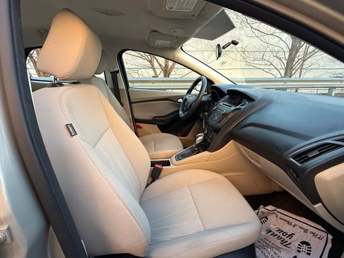 Used 2015 Ford Focus SE image 9