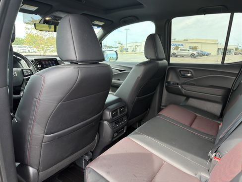 Certified 2025 Honda Ridgeline Black Edition image 13