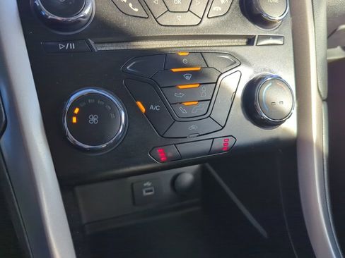 Used 2017 Ford Fusion SE image 24