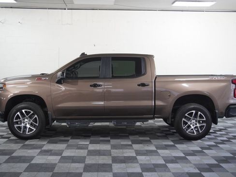 Used 2019 Chevrolet Silverado 1500 LT Trail Boss w/ Convenience Package AWD/4WD image 2