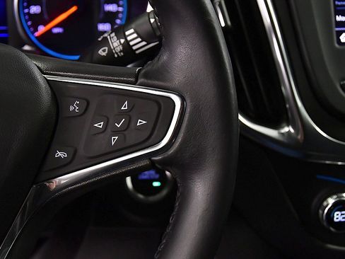 Used 2020 Chevrolet Equinox LT image 19