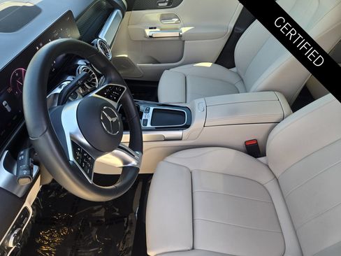 Used 2025 Mercedes-Benz EQB 300 4MATIC image 3