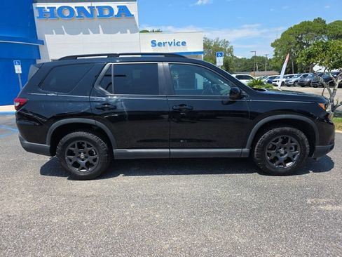 Certified 2025 Honda Pilot TrailSport image 3