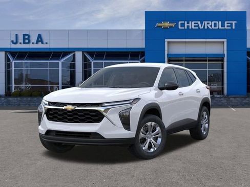 New 2026 Chevrolet Trax LS w/ Driver Confidence Package image 6