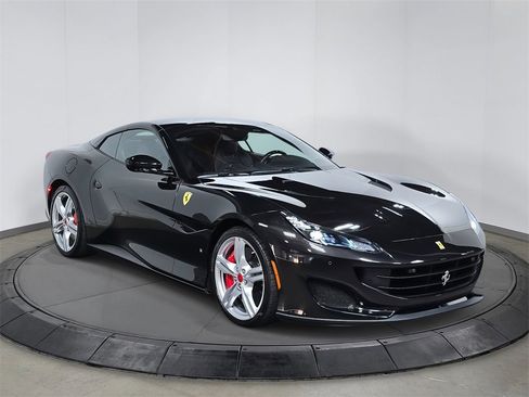 Used 2020 Ferrari Portofino image 9