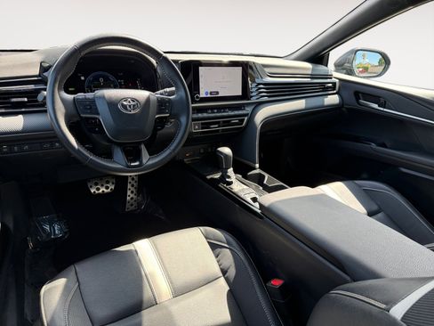 Used 2025 Toyota Camry SE image 15