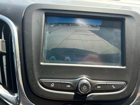 Used 2018 Chevrolet Equinox LT FWD image 23