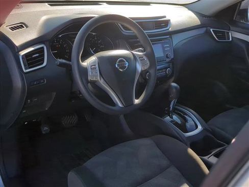 Used 2016 Nissan Rogue SV image 11
