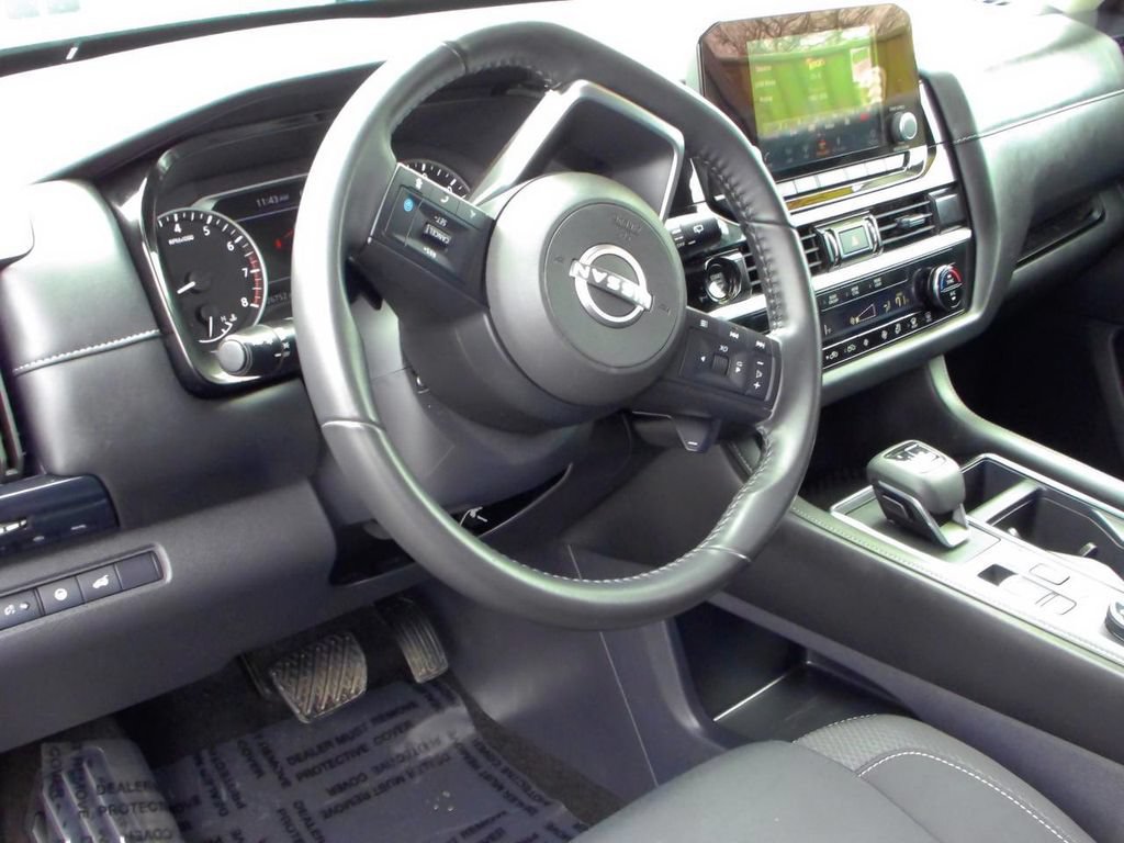 Used 2025 Nissan Pathfinder SV AWD/4WD image 10
