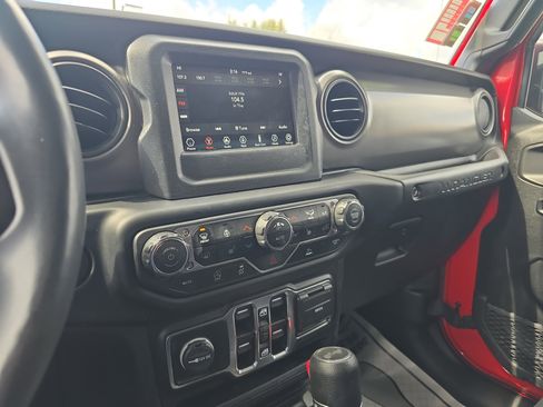 Used 2022 Jeep Wrangler Unlimited Sport image 25