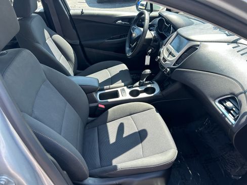 Used 2017 Chevrolet Cruze LS FWD image 25