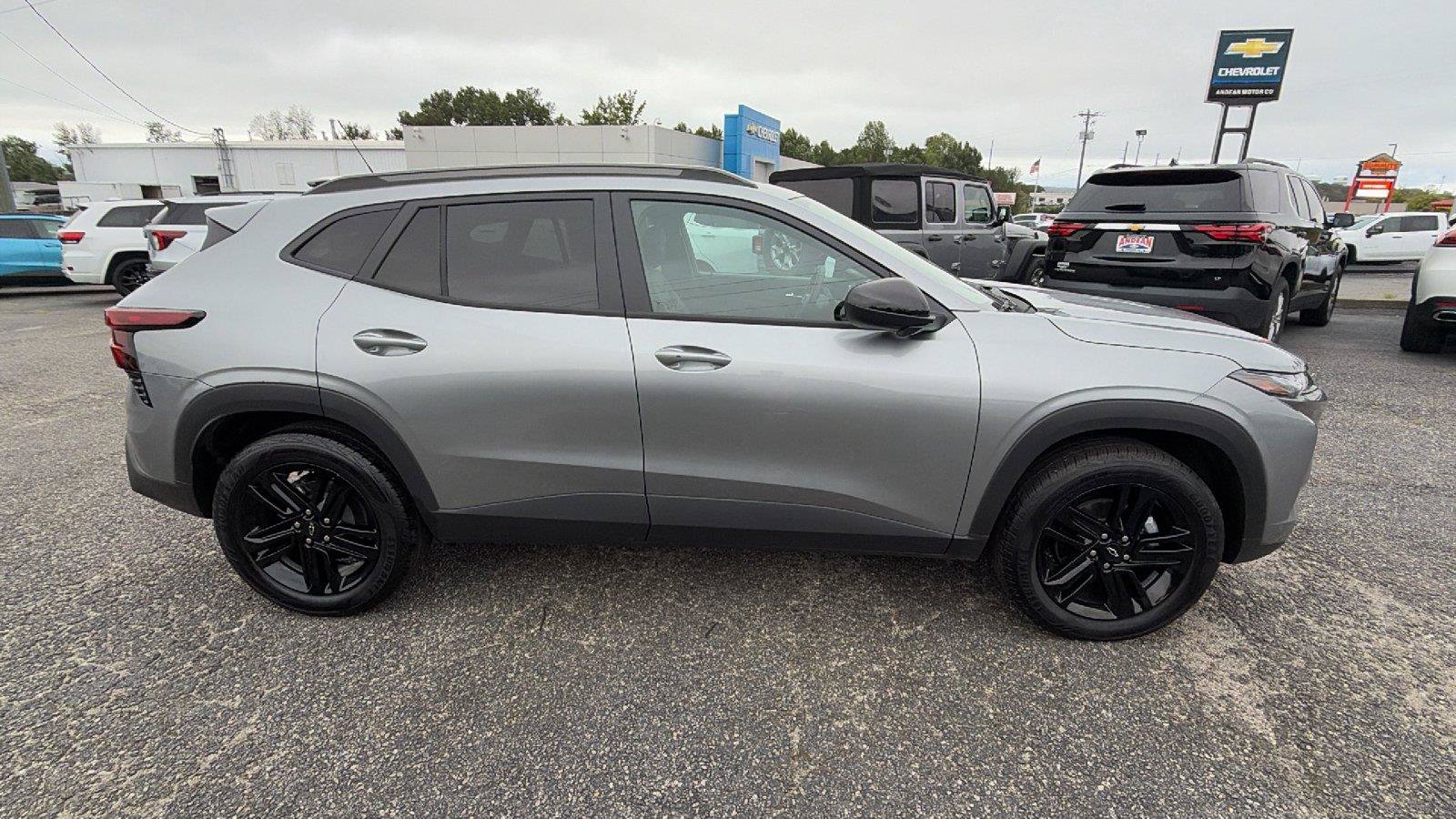New 2026 Chevrolet Trax ACTIV w/ Sunroof Package FWD image 8