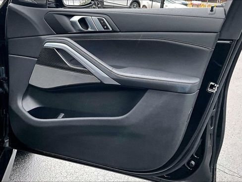 Used 2022 BMW X6 M50i image 26